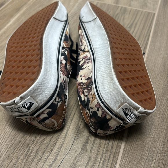 Vans ASPCA cat tennis shoes with laces. Size 8.5 - Picture 3 of 4